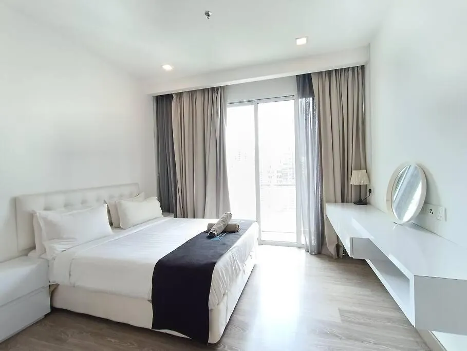 Rm203 Bukit Bintang Balcony Studio Infinity Pool クアラルンプール 0*,  マレーシア
